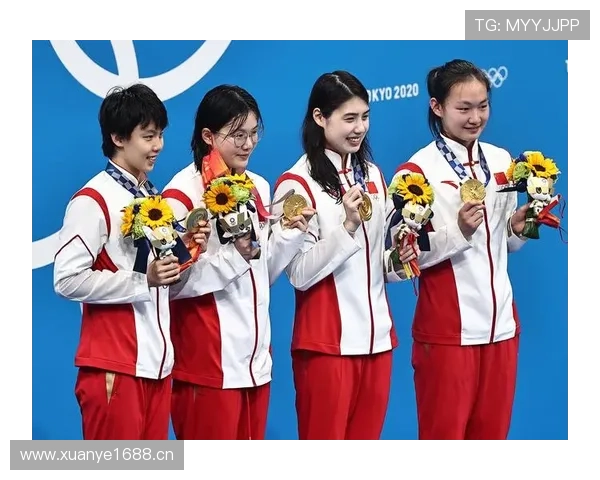 李冰洁泳池里冷到让人起鸡皮疙瘩，私服背包却像隔壁有钱小姐